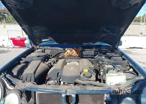 1999 Mercedes-Benz E 320 z USA, uszkodzony, nr VIN WDBJF65H2XA774192